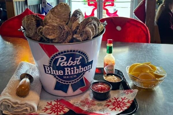 Fannie's-On-The-Beach Oyster Sunday At Fannie's On The Beach